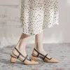 Stijlvolle zomersandaal dames dikke hakvormige nisontwerp hoge damesschoenen kleuraanpassing contrast mode baotou sandalen 240228