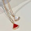 Collier Designer pour femmes Version haute Nouvelle petite jupe Femme festonnée blanche fritillaria cornaline plein diamant double pendentif chaîne de clavicule