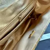 Mulheres brilhantes estilista de mochila bolsa de aba clássica com moeda de moeda de estrela Patente Couro de metal dourado Metal Bolsas de noite Totes Bolsa de ombro cruzada corporal