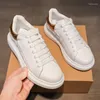 캐주얼 신발 악어 남자 2024 플랫폼 가죽 남자 디자이너 스니커 vulcanize chaussure homme zapatillas