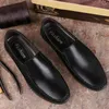 Sapatos casuais homens de couro genuíno oco mocassins mocassins respirável deslizamento em preto dirigindo italiano