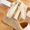 Élégant designer sandale Fashion Grass tissé en pente de quartiers de sandale de glissière de pantoufle épais