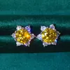 Pass Tester Yellow Moissanite Round Cut 18k White Gold Color Diamond Flower Earrings Brudörhängen smycken för flickor kvinnor