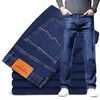 Большие размеры 40, 42, 44, осенние свободные толстые синие джинсы, мужские деловые повседневные хлопковые эластичные джинсовые брюки, мужская брендовая одежда 240323