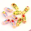 Dekorativa blommor 50/100 st tecknad DIY HESIN FRUIT Slipper Flip Flops Flip-Flop Charms Cabochon Ornament Pendants Decoration Jewelry