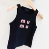 MIUデザイナーTシャツ女性ホットドリル刺繍文字Tシャツ女性服Tシャツデザイナー女性セクシーなホルタートップパーティークロップサマーバックレスティー