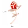 ブローチ高品質のガラスクリスタル女性用の豪華な赤いバラの花または結婚式の春の夏のデザイン2色利用可能な贈り物