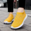 Scarpe da donna alla moda traspirante color ginnastico gigantenesse sneaker decorazioni di strass per donne scarpe da corsa casual lady coglione basse calzino scarpe calze