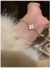 Vans Cherry Blossom Pink Clover Clover Bransoletka żeńska lekka luksusowa osobowość błyszcząca diamentowa dziewczyna w stylu rękodzieła