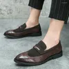 Повседневная обувь Замшевая кожа для мужчин Черные классические слипоны с мягкой подошвой и острыми носками Мужские деловые лоферы для вождения
