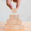 Blocos 100pcs cubos de madeira inacabados blocos quadrados de madeira ornamentos para artesanato diy alfabeto blocos número cubos ou quebra-cabeças fazendo 240401
