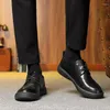 Scarpe eleganti Autunno e inverno Pelle da uomo Cuciture Abbigliamento formale da lavoro Abito casual a punta in stile britannico da matrimonio