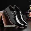 Robe chaussures cuir concis hommes d'affaires pointu noir respirant formel mariage basique hommes mode