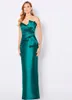 Elegant Long Green Scalloped Mother of the Bride Dresses With Peplum Sheath Satin Sleeveless Godmother Dresses Formal Party Clown Floor Length for Women