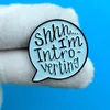 Creatividad Shh Soy un introvertido Broche de burbuja de voz divertido pin de metal insignia versátil de moda