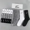 À venda meias de designer meias esportivas longas meados curtas tamanho cor sólida meias preto branco cinza respirável meias de algodão para homem e mulher jogging basquete futebol meias