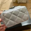 Vintage Design Lederen Diamant Luxe Handtas Voor Dagelijks Gebruik Met Mooie Tas Hangende Metalen Enkele Ketting Enkele Schouder Crossbody Onderarm Make-up Tas 12cm