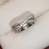 Pierścień designerski dla kobiet luksusowe pierścionki biżuterii Inkrustowane perły alfabet Diamond Design świąteczny prezent biżuterii Temperament Wszechstronny pierścionki bardzo ładne