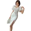 Sukienki imprezowe Summer Sexy Sukienka dla kobiety w dekolcie midi owinęły krótkie puff rękawy panie białe backless kobiety moda 2024 vestidos