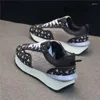 Zapatos informales Zapatillas gruesas de talla grande 43 44 para hombre y mujer, calzado Retro para correr, tela de cuero de moda, plataforma aumentada de altura superior