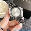 Luxury Rad Fashion Brand Wrist Watch for Women Lady Girl Style Steel Metal Band Quartz Men Watches Tom 2024 Gratis frakt