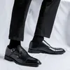 Scarpe eleganti da uomo a punta Business Designer Casual Moda britannica Chiusura da sposa Scarpe da uomo con fibbia in pelle di mucca