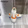 Scarpe casual 2024 Pelle a testa tonda Piccola bianca da donna Color Matching Retro Sneakers da uomo Nuvole Coppia Estate