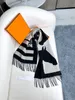 Sjaal Designer Sjaal Man H Sjaal Luxe Mode zacht warm houden lange veelzijdige sjaal de luxe cachemire vier seizoenen sjaal Mode Letter Sjaals Ma tau 140X30CM