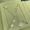 Version élevée Van Van Four Leaf Clover Six Flower Full Diamond Collier pour femmes Tempérament capable de Tassel Pendante