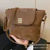 Bolsas de ombro Bolsa pequena de nicho coreano para mulheres no outono e inverno 2023 nova tendência de ombro único nas axilas, balde crossbody H240401