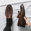 Sapatos casuais de couro masculino de couro vintage de estilo inglês tassel capa de capa, desgaste ao ar livre dirigindo