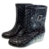 Rainboots xadrez padrão moda botas femininas de luxo meia botas clássicas carta tornozelo botas waterploof fivela de metal sapatos de grife antiderrapante bota de salto alto chunkyheel