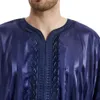 Robe musulmane Ramadan Abayas Dubaï Kaftan décontracté Robe en satin à rayures Costume islamique à manches courtes Jubba Thobe pour hommes Moyen-Orient 240328