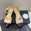 Sandali firmati 2024 nuovi sandali casual estivi da donna con pantofola piatta sandali con cinturino a una linea da donna di marca