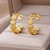 Orecchini con ciondolo in acciaio inossidabile conchiglia a forma di C adatti per le donne Orecchini traforati placcati in oro stile coreano lussuoso regalo di compleanno di gioielli di alta qualitàL2404