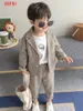 春の秋の子供服スーツキッズボーイズvneckトップパンツ2ピースセット格子縞のフォーマルウェア210y薄いアウター240323