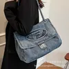 Bolsa de ombro versátil ins bolsa de grande capacidade para mulheres 2023 nova moda tote tamanho pequeno denim corrente crossbody h240401