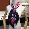 Luxurys Designers Lettres Foulards Imprimer Fleur Soie Foulard Bandeau pour Femmes Mode Longue Poignée Sac Foulards Épaule Fourre-Tout Bagages Ruban Tête