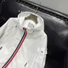 Mens 재킷 Mens Jackets 코트 코트 디자이너 코트 Windbreaker Hooded Bomber Man Top Outwears Jackets Asian Size M-2XL