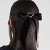 Высококачественные заколки с бантиком, заколки для волос, дизайнерские заколки для волос, классические треугольные черные роскошные заколки для волос с буквами, женский подарок, украшения для волос