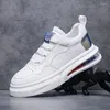 Sapatos casuais masculinos de luxo moda couro original rendas até sapato branco plano confortável almofada ar tênis juventude calçado respirável homem