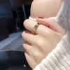 2024 Bandringen Liefdesring Dames Heren Designer Hart Paar Sieraden Titanium Staal Modieus Klassiek Goud Zilver Rose Kleur schroef Met diamanten Maat 5-10 Rode doos Geschenk