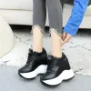 Stövlar 2023 Nya kvinnliga ankelstövlar Spring Autumn Pu Leather Shoes Woman Platform Höjd ökade Sneakers 10 cm tjocka sulkilar W705