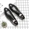حذاء اللباس الرسمي للرجال الأسود بروجس 2024 ديربي مكتب الزفاف رجال إيطاليو Zapatos Para Hombres Schuhe