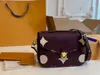 Luxurys designers kvinnors väska prägla blomma pochette kvinnor handväska messenger väskor högkvalitativ läder metis elegant axel crossbody väska dhgate ryggsäck