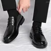 Sapatos casuais 2024 mocassins homens plana muller moda clube conforto chinelos luxo na moda verão gents lazer caminhada