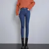 Kvinnliga termiska jeans vinter snö varm plysch stretch jeans lady mager förtjockar studenter denim byxor fleece mamma päls byxor 240318