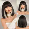 Perruques synthétiques NAMM Highlight Straight Bob Wig For Woman Daily Party Cosplay Wig synthétique Black and White Hair Wigs with Bangs résistant à la chaleur Y240401