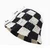 韓国のハンドニットかぎ針編みバケツ帽子春夏ソフトストローサンハット女性バケツ帽子格子縞のデザイナーボブフィッシャーマンキャップ240325
