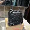 Ny högkvalitativ designerväska kvinna hink väska mode makeup väska guld blixtlås argyle korn ljus målad metallkedja tiao lammskinn crossbody väska kedja handväska handväska